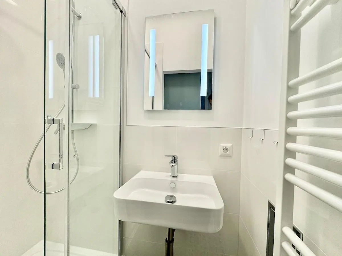 Stylish & Renovated Apartment With Free Parking Vienna